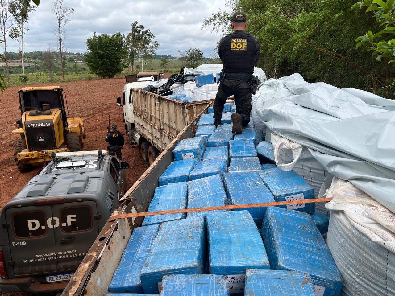 Em menos de três dias, esta foi a segunda carreta carregada com entorpecentes apreendida pelo DOF em Mato Grosso do Sul 