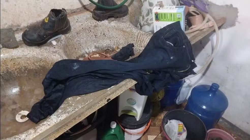 Roupa utilizada pelo suspeito durante o crime