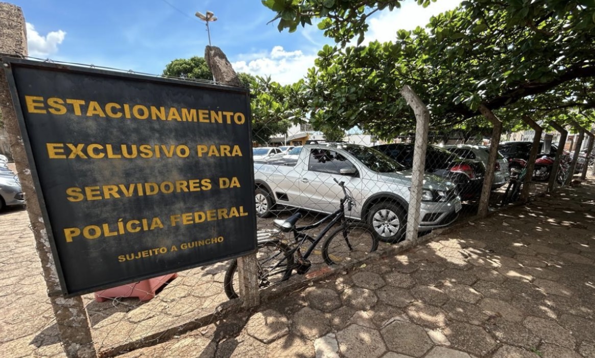 Auxiliar de mecânico tentou levar bicicleta de estacionamento da Polícia Federal