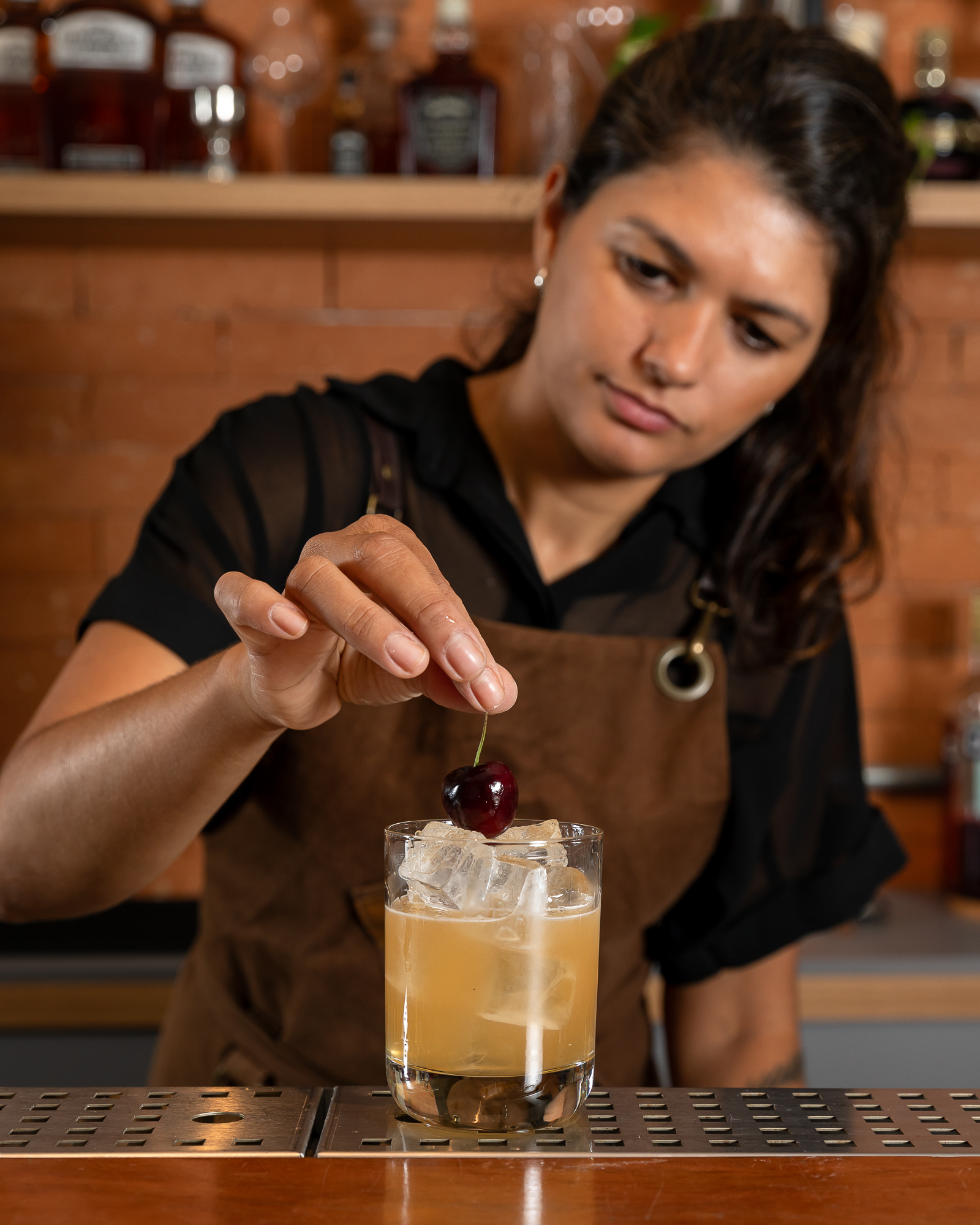 Gastronomia B+: Aprenda a fazer drinks com e sem álcool com uma das maiores bartenders do país