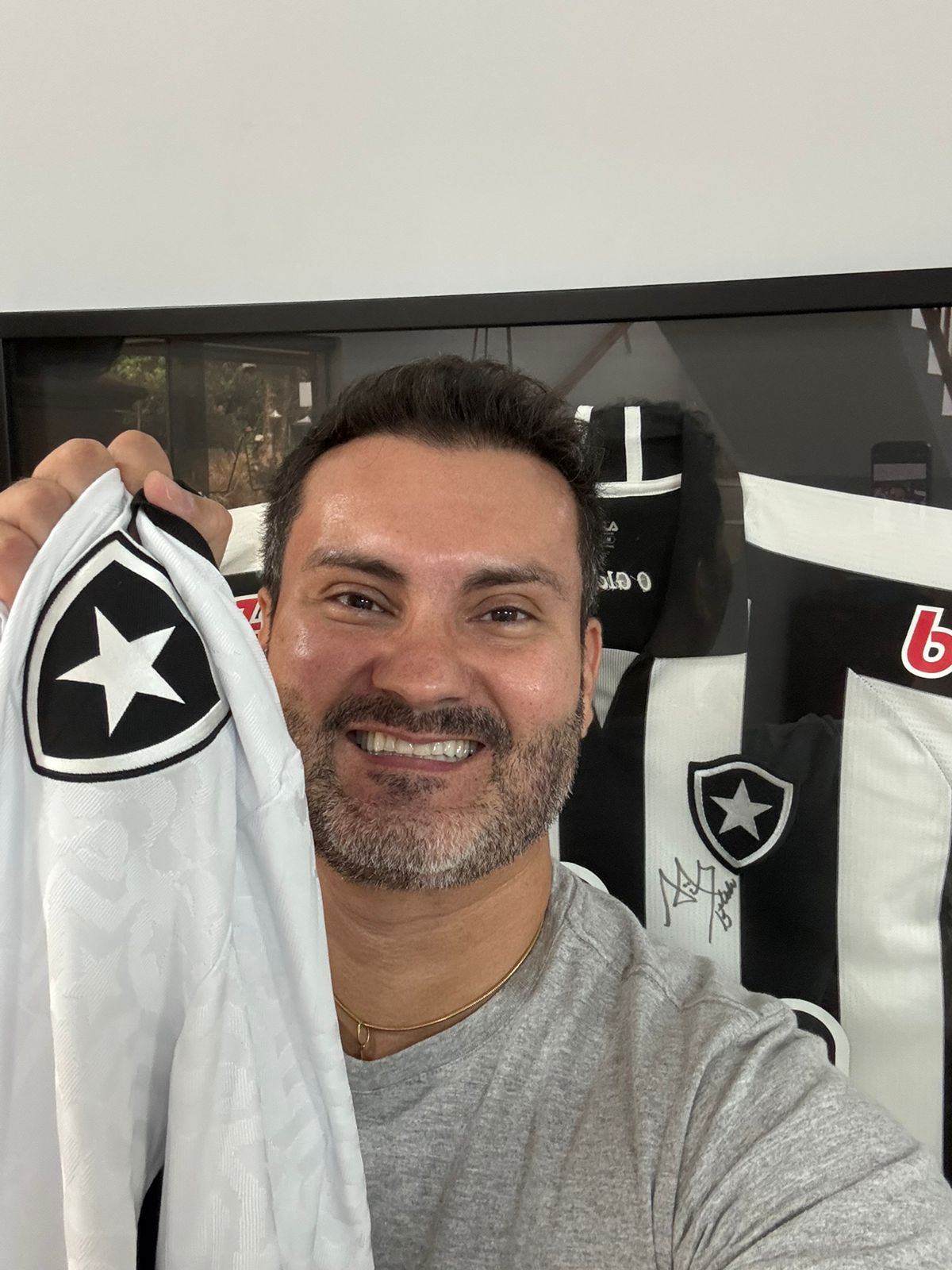 Zeca do PT e Nelsinho Trad são "rivais" ideológicos, mas compartilham a paixão de torcer pelo Botafogo