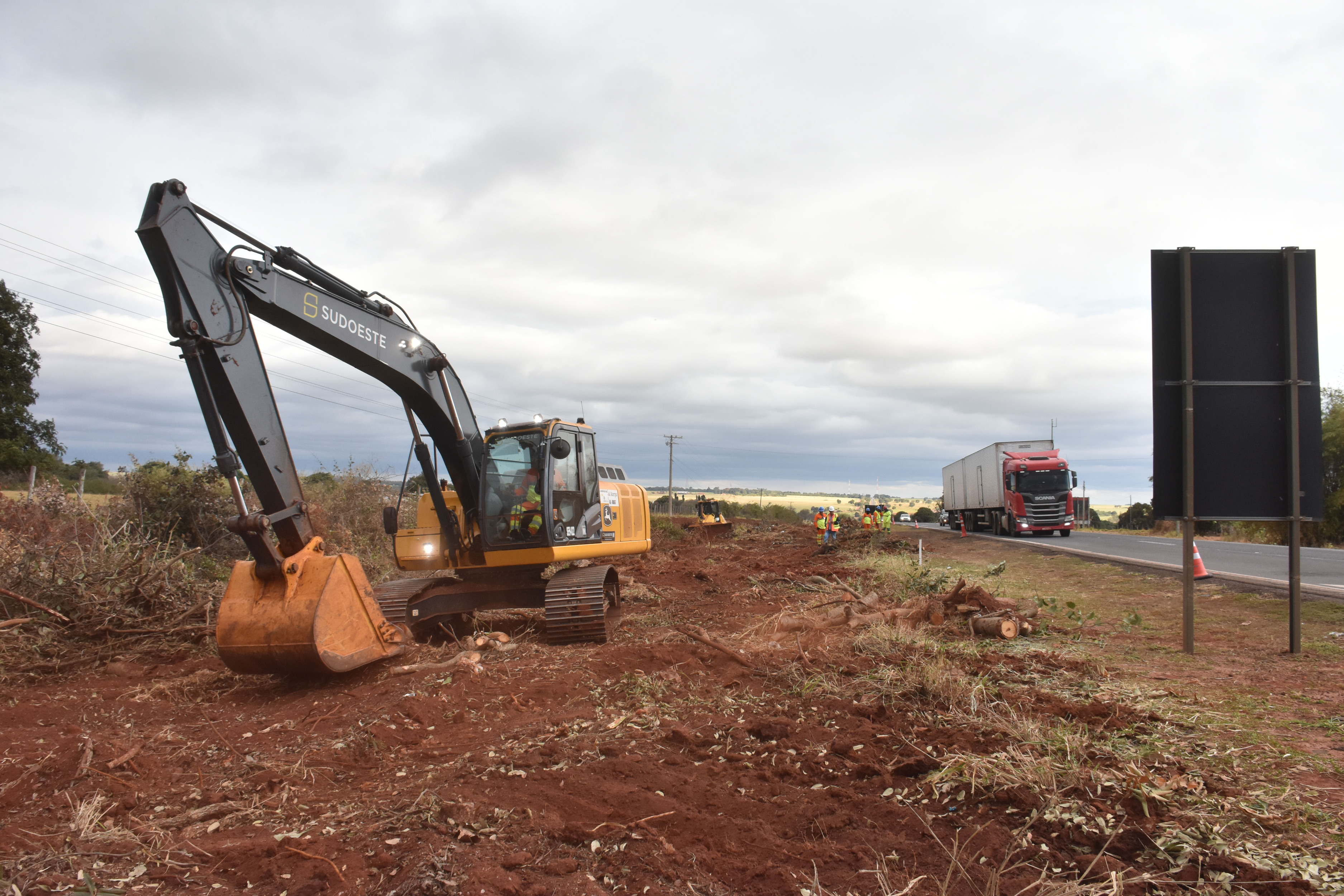 Trabalhos estão mais adiantados na altura do km-454, próximo ao posto da PRF, na saída de Campo Grande para Dourados