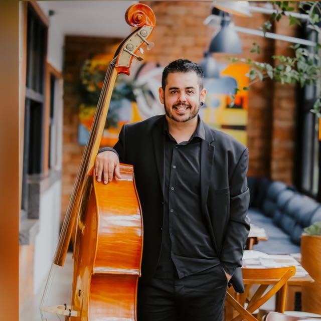 Com Juninho MPB (baixo e voz) &agrave; frente, o grupo &eacute; uma das atra&ccedil;&otilde;es de hoje do  2&deg; Festival de Jazz do Jardim Secreto Caf&eacute;/Bar - Foto: Divulga&ccedil;&atilde;o