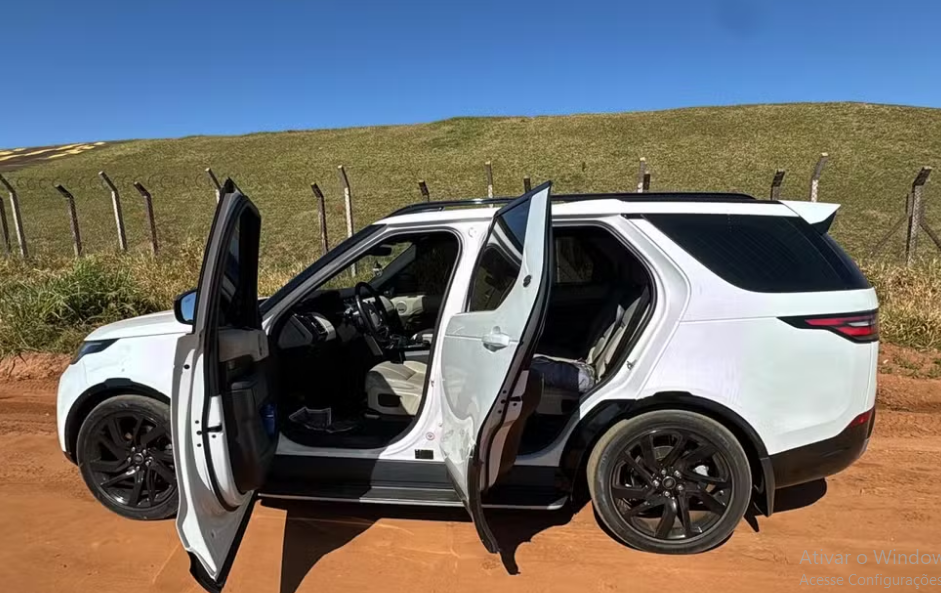 Carro utilizado pelos bandidos na fuga