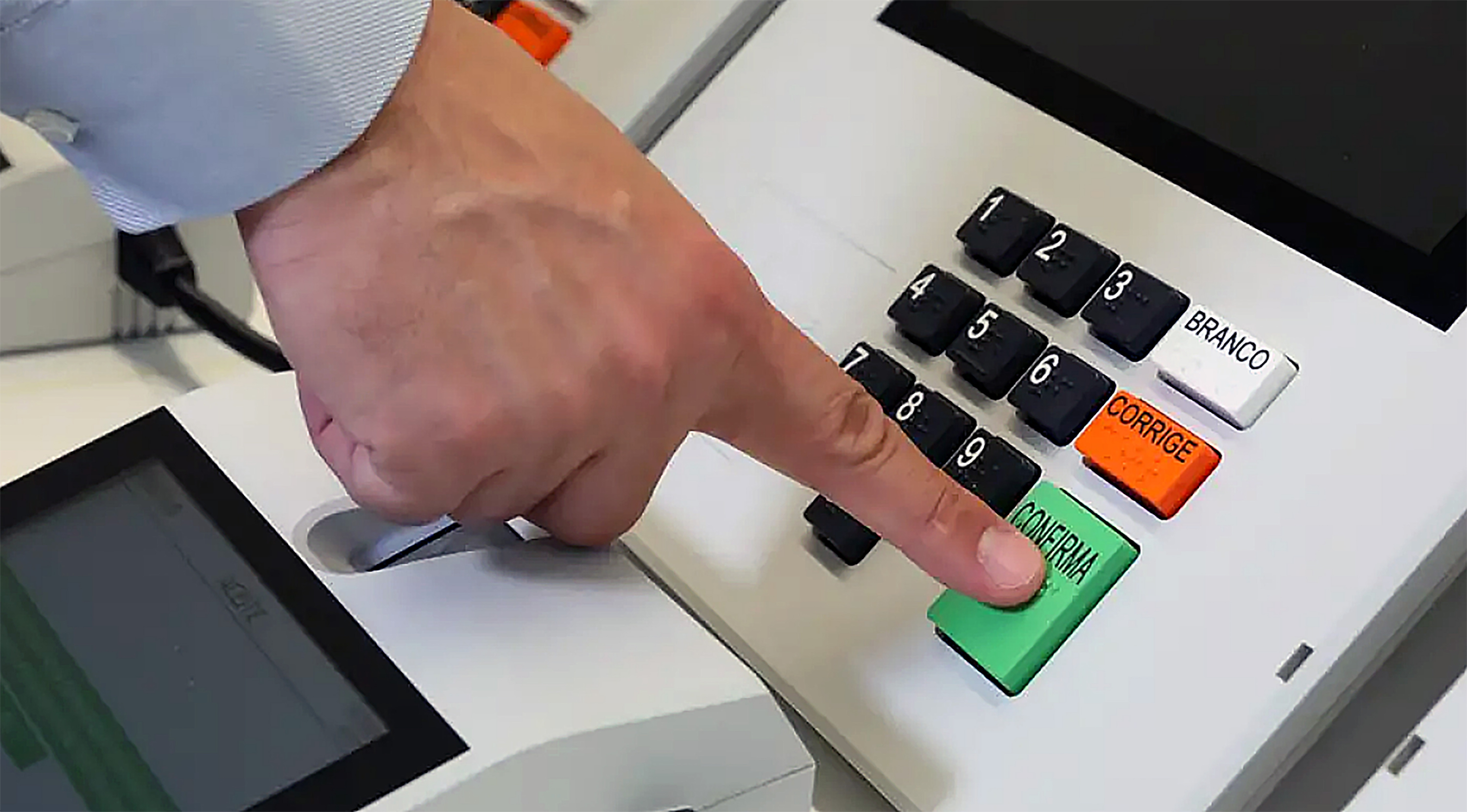 A proposta reduz o per&iacute;odo em que um pol&iacute;tico condenado fica impedido de disputar uma elei&ccedil;&atilde;o