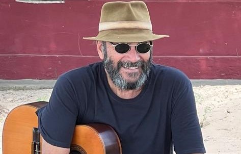 Almir Sater: violeiro campo-grandense de 68 anos se apresenta com a sua banda no Centro de Convenções Rubens Gil de Camillo no primeiro dia do evento