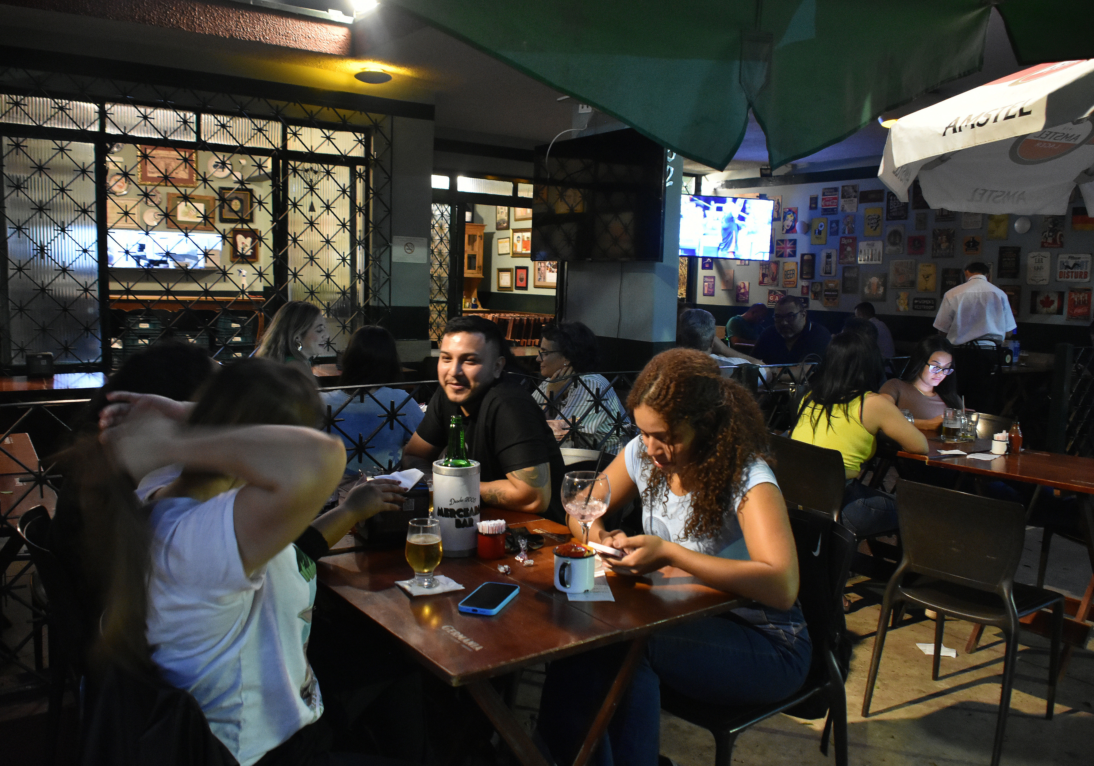 Christian saiu para beber com as amigas e preferiu n&atilde;o arriscar com destilados 