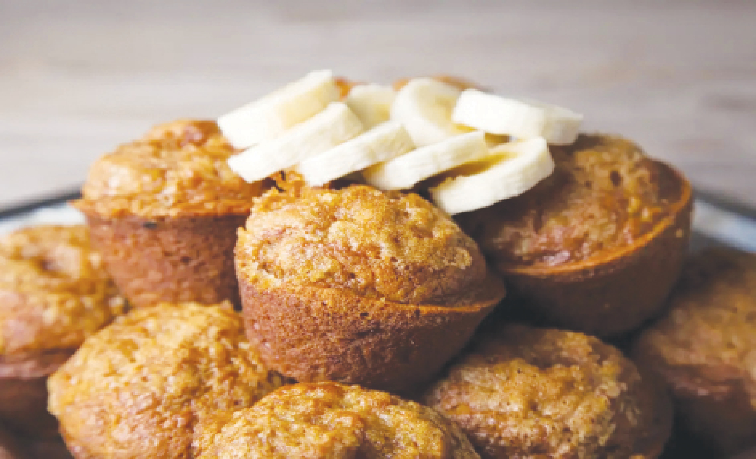 A chef Bárbara Frazão; à direita, com os filhos Marina e Felipe