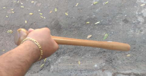 Bastão de madeira utilizado por Pastorzinho para ameaçar o proprietário da casa noturna