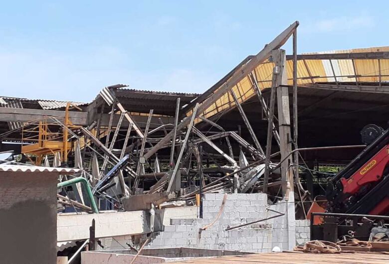 Estrutura do telhado desabou em indústria de Dourados