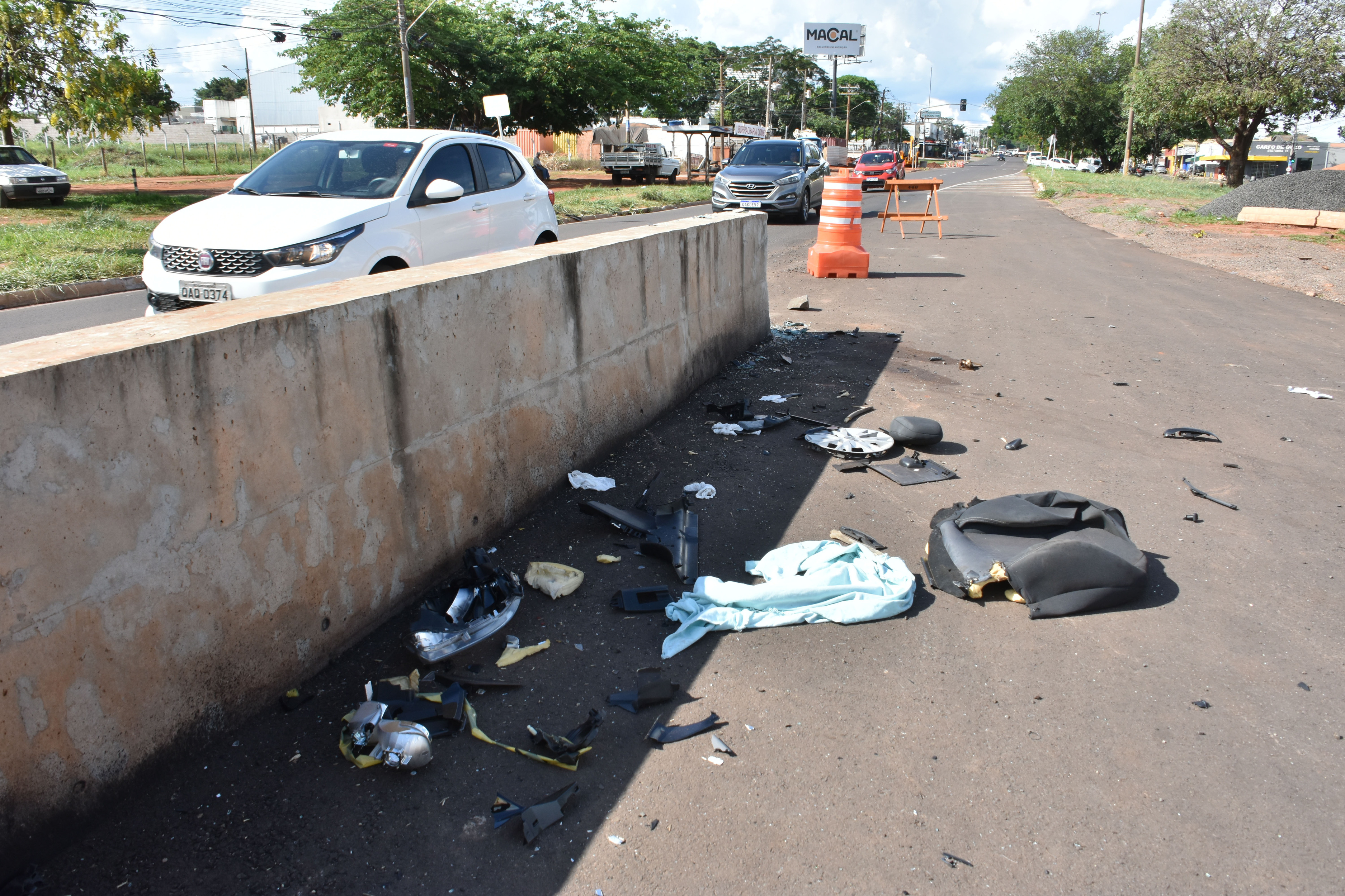 acidente uber obra corredor de onibus
