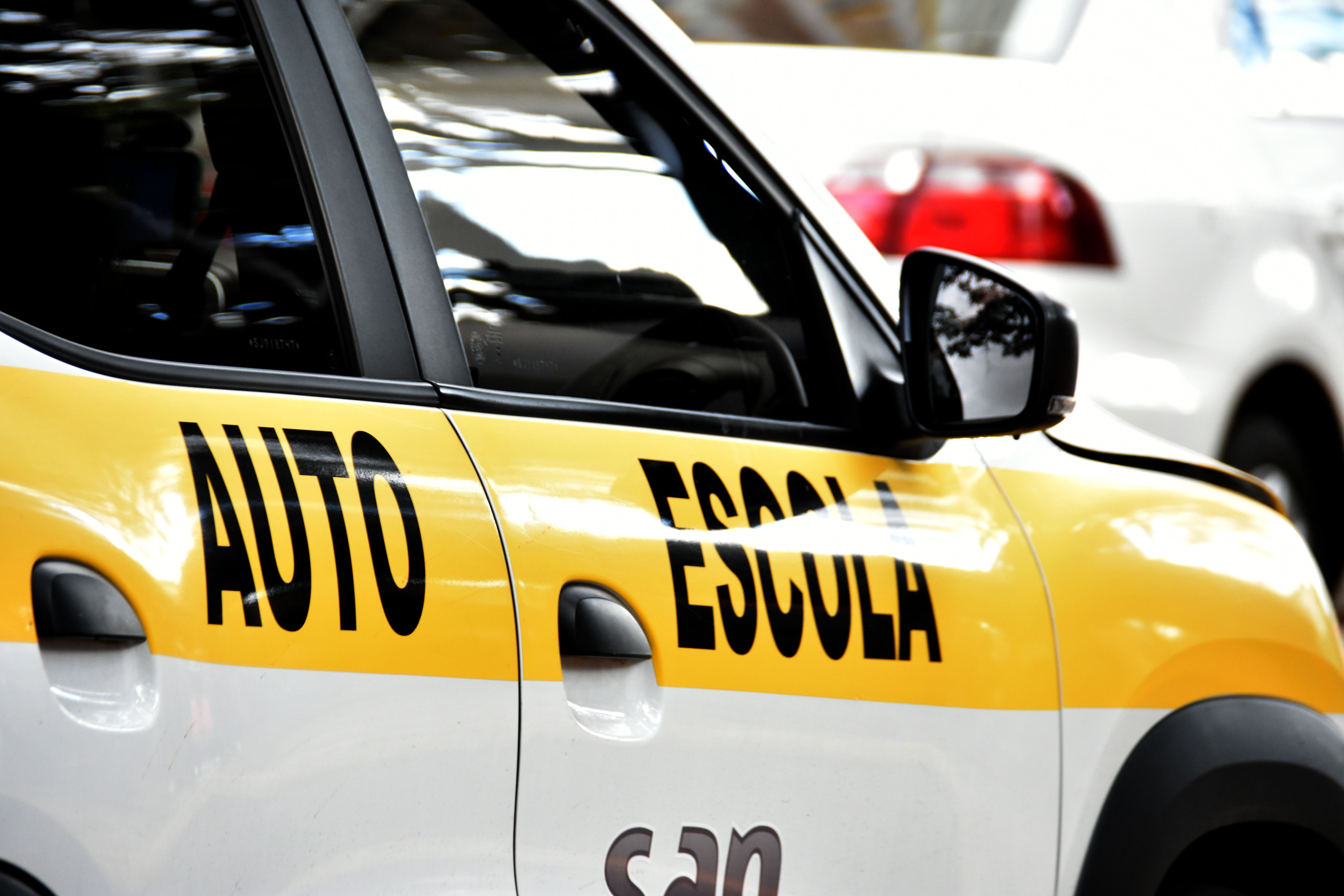 União editou medida provisória que beneficia motoristas que não cometem infrações, tirando a necessidade de pagar taxas de renovação do documento