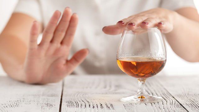 Festas sim, problemas n&atilde;o: para quem est&aacute; em tratamento, tem hist&oacute;rico de depend&ecirc;ncia ou qualquer outra vulnerabilidade, o primeiro gole pode ser a porta de entrada para os estragos na sa&uacute;de e na vida pessoal, causados pelo v&iacute;cio