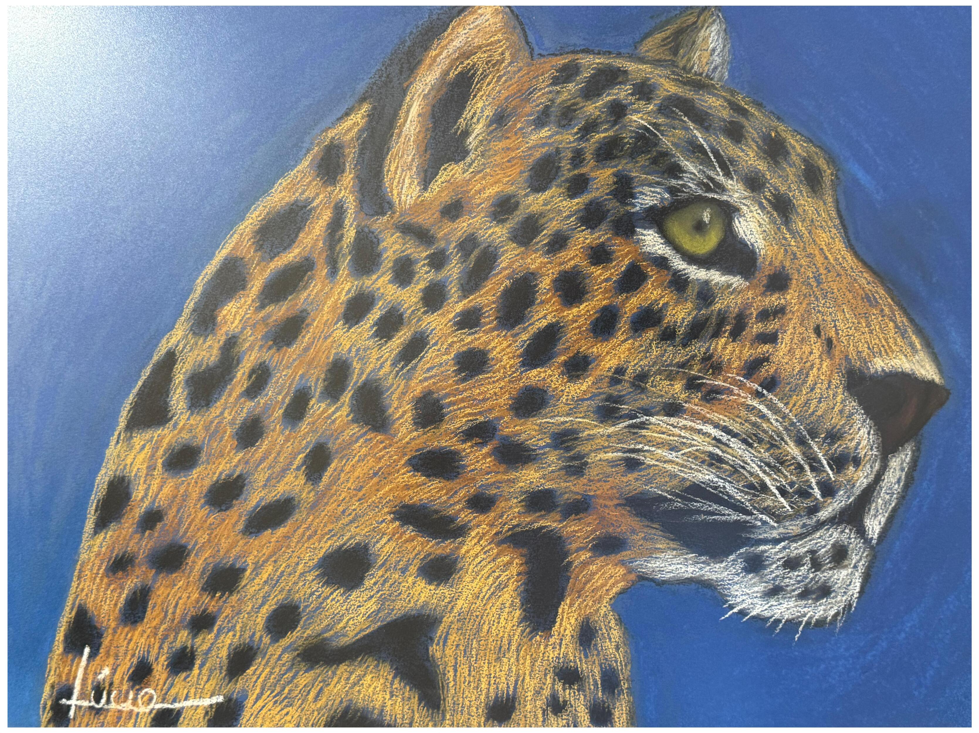 A artista com suas obras durante inaugura&ccedil;&atilde;o da mostra no dia 3 deste m&ecirc;s