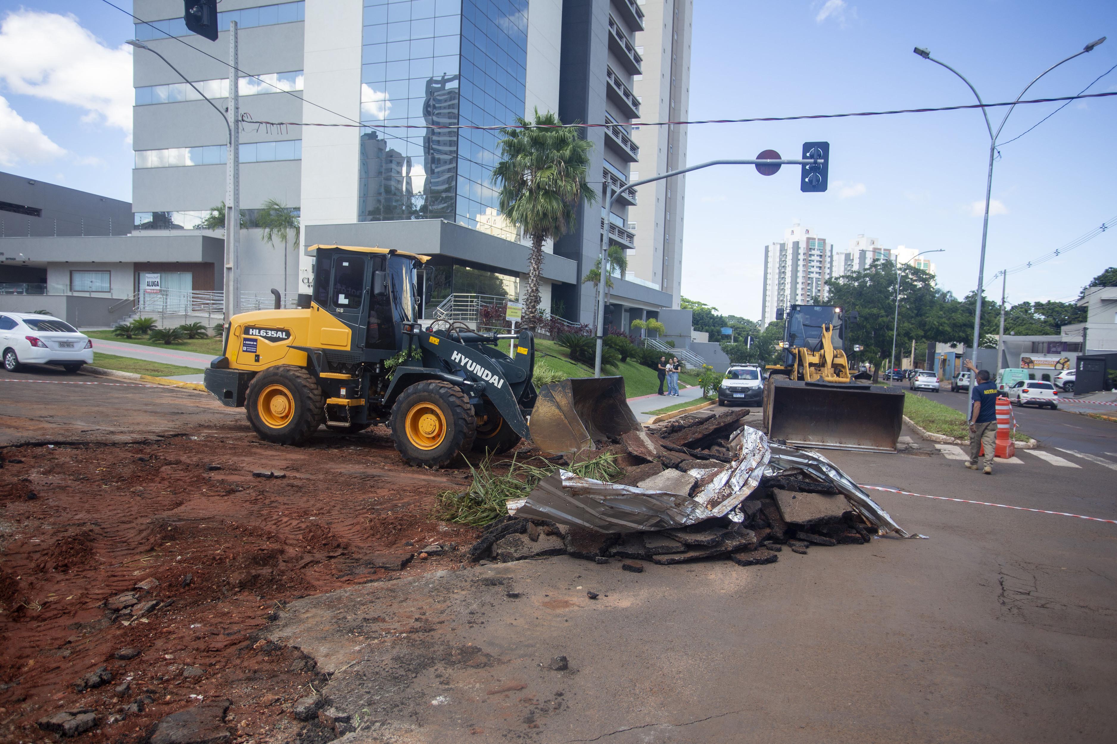 Diante do cen&aacute;rio, a Ag&ecirc;ncia Municipal de Transporte e Tr&acirc;nsito (Agetran) interditou tr&ecirc;s pontos estrat&eacute;gicos da regi&atilde;o