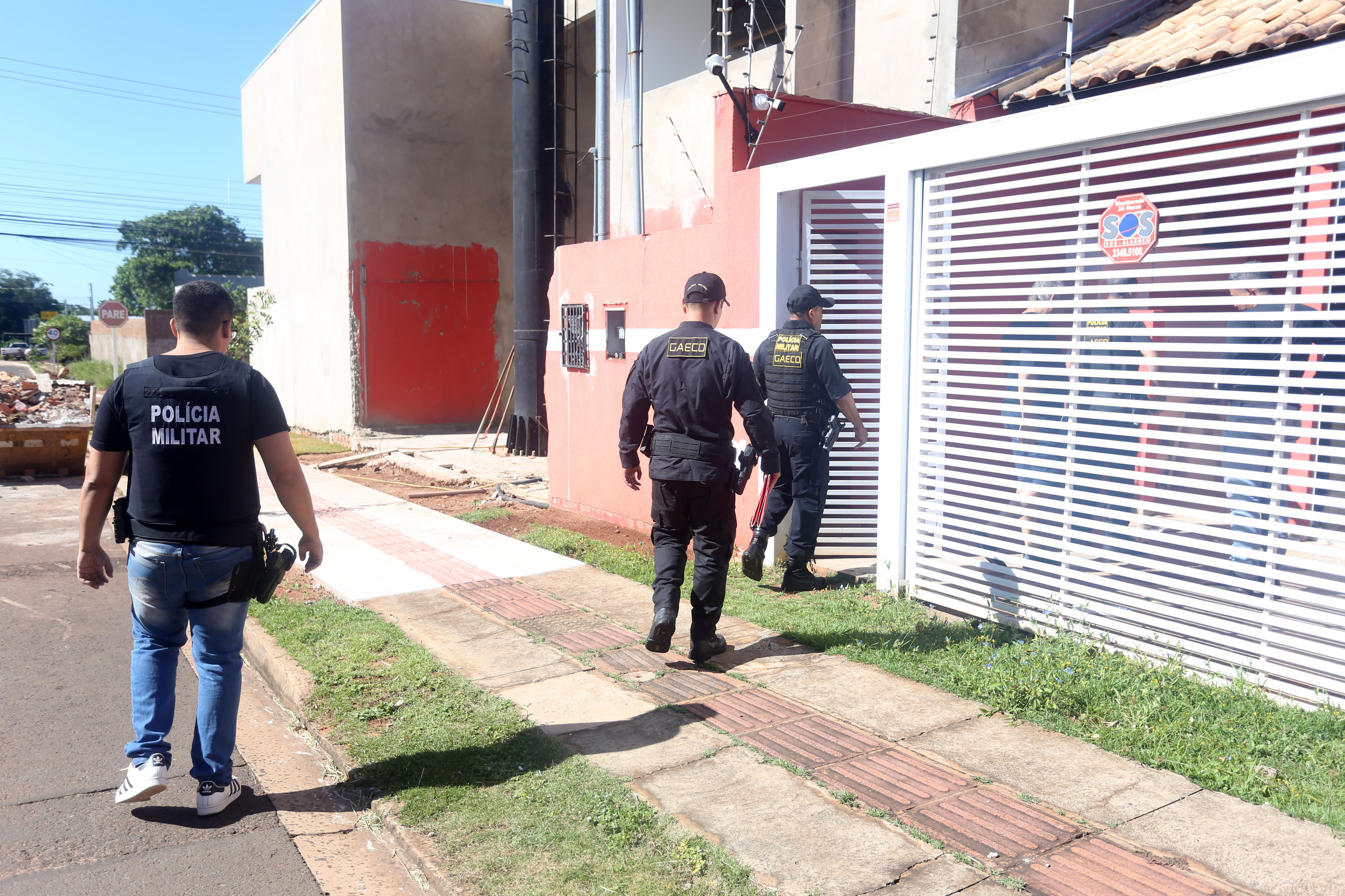 Policiais cumpriram mandados no jornal Impacto, de Francisco Elivaldo de Souza, s&oacute;cio de Urandir Fernandes na BDM Dourado Digital