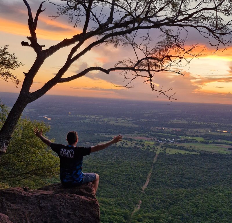 Trilha que leva &agrave; Gruta do Lago Azul, em Bonito, &eacute; considerada f&aacute;cil para iniciantes