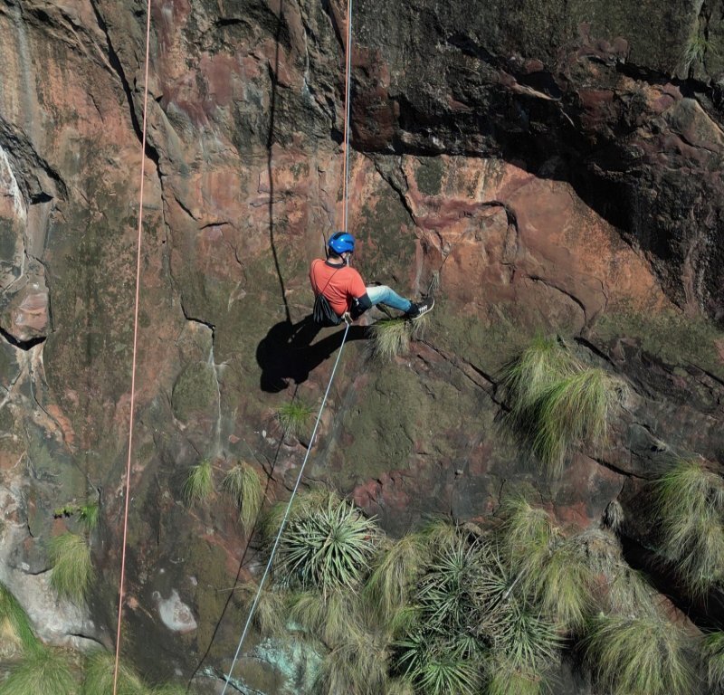 Trilha que leva &agrave; Gruta do Lago Azul, em Bonito, &eacute; considerada f&aacute;cil para iniciantes