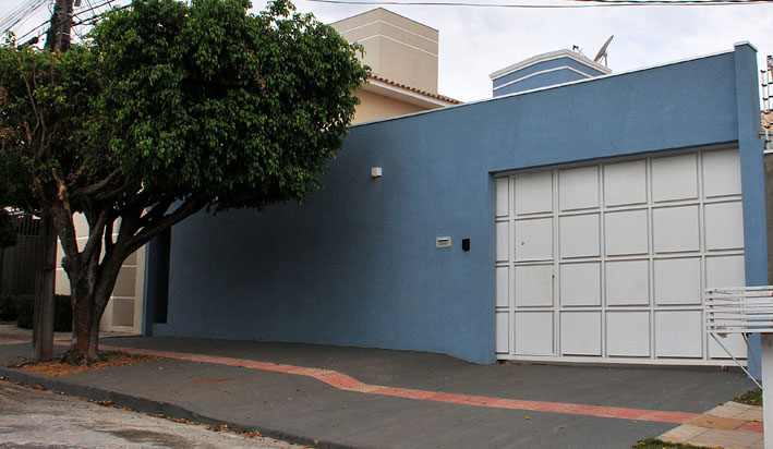 Proje&ccedil;&atilde;o da Pol&iacute;cia Federal sobre como a ex-moradora Karine Campos, a maior narcotraficante do Brasil, deve estar