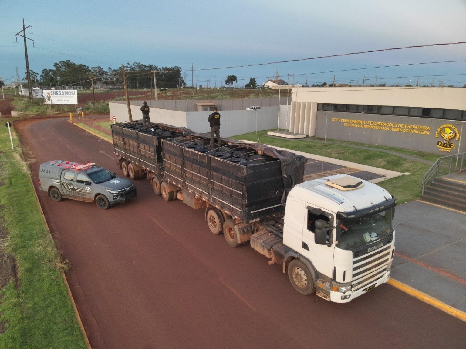  Os caminhoneiros afirmaram que pegaram a carga na cidade de Pedro Juan Caballero, no Paraguai