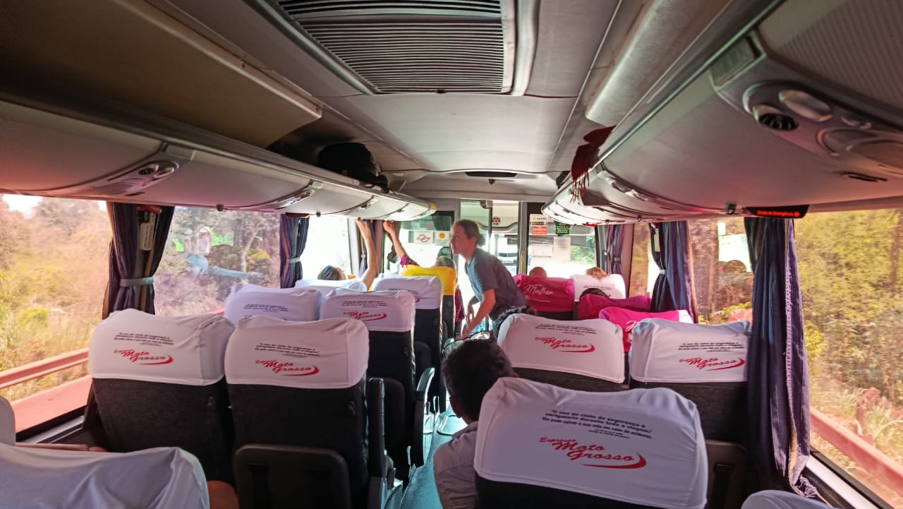 O veículo teve o ar condicionado quebrado logo no início da viagem