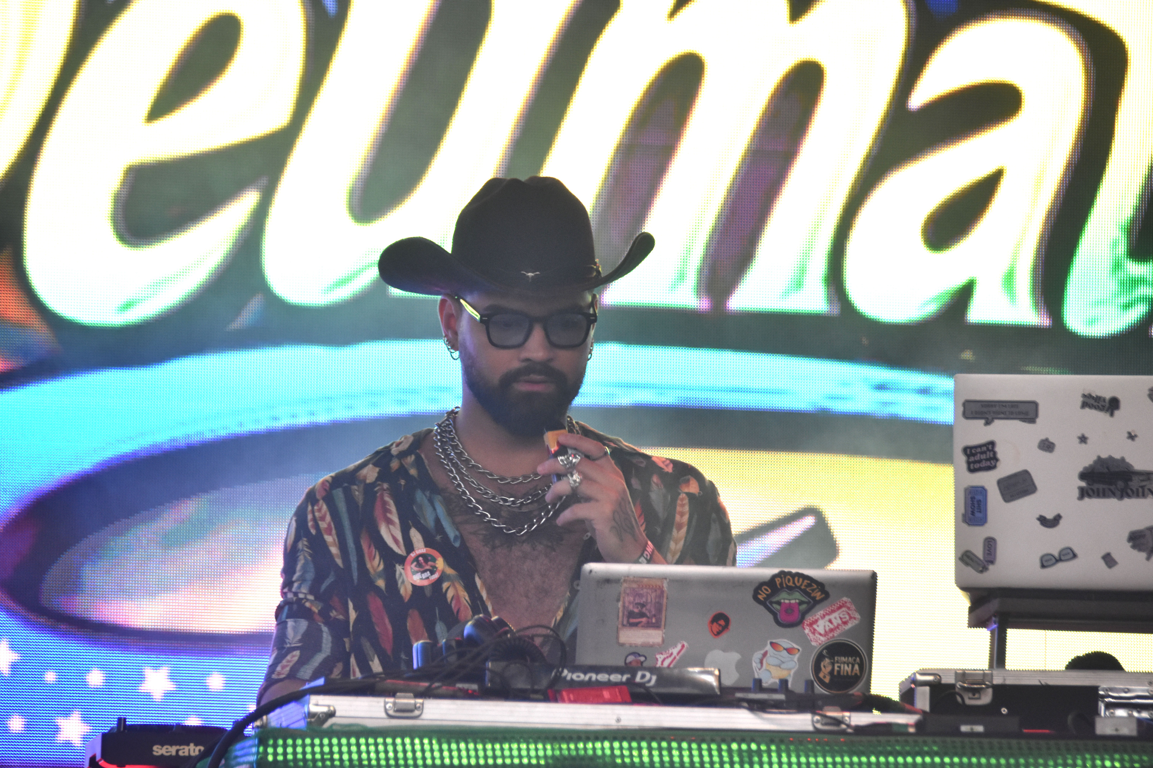 Fantasias criativas tomam conta da Esplanada Ferrovi&aacute;ria