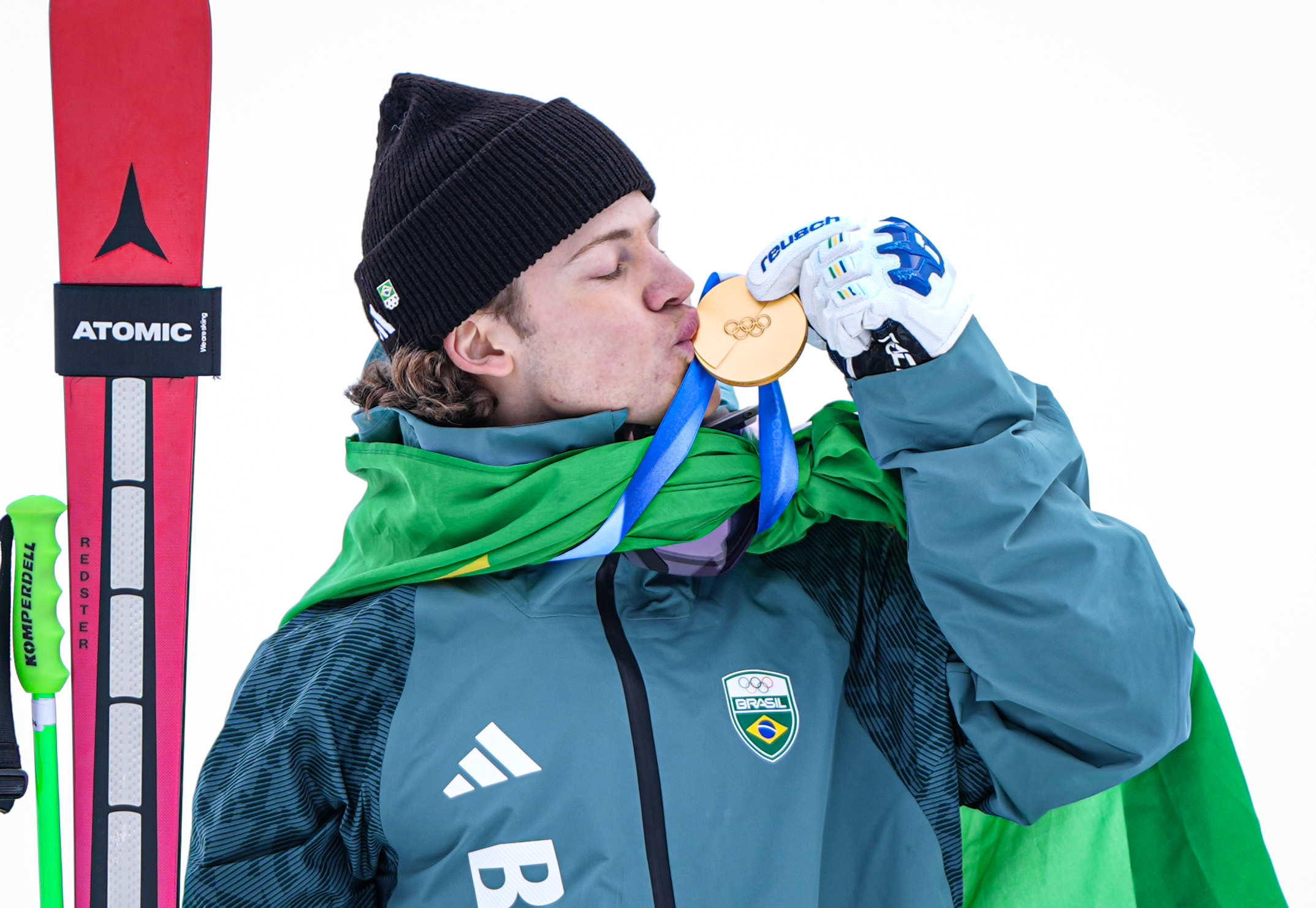 Ap&oacute;s ganhar ouro no s&aacute;bado, Lucas Pinheiro cai e &eacute; eliminado de prova de Slalom nesta segunda-feira