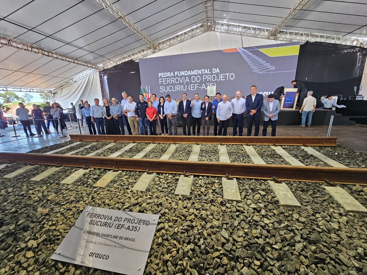 Nesta sexta-feira, em Inoc&ecirc;ncia, a Arauco lan&ccedil;ou a constru&ccedil;&atilde;o dos 47 km de malha ferrovi&aacute;ria