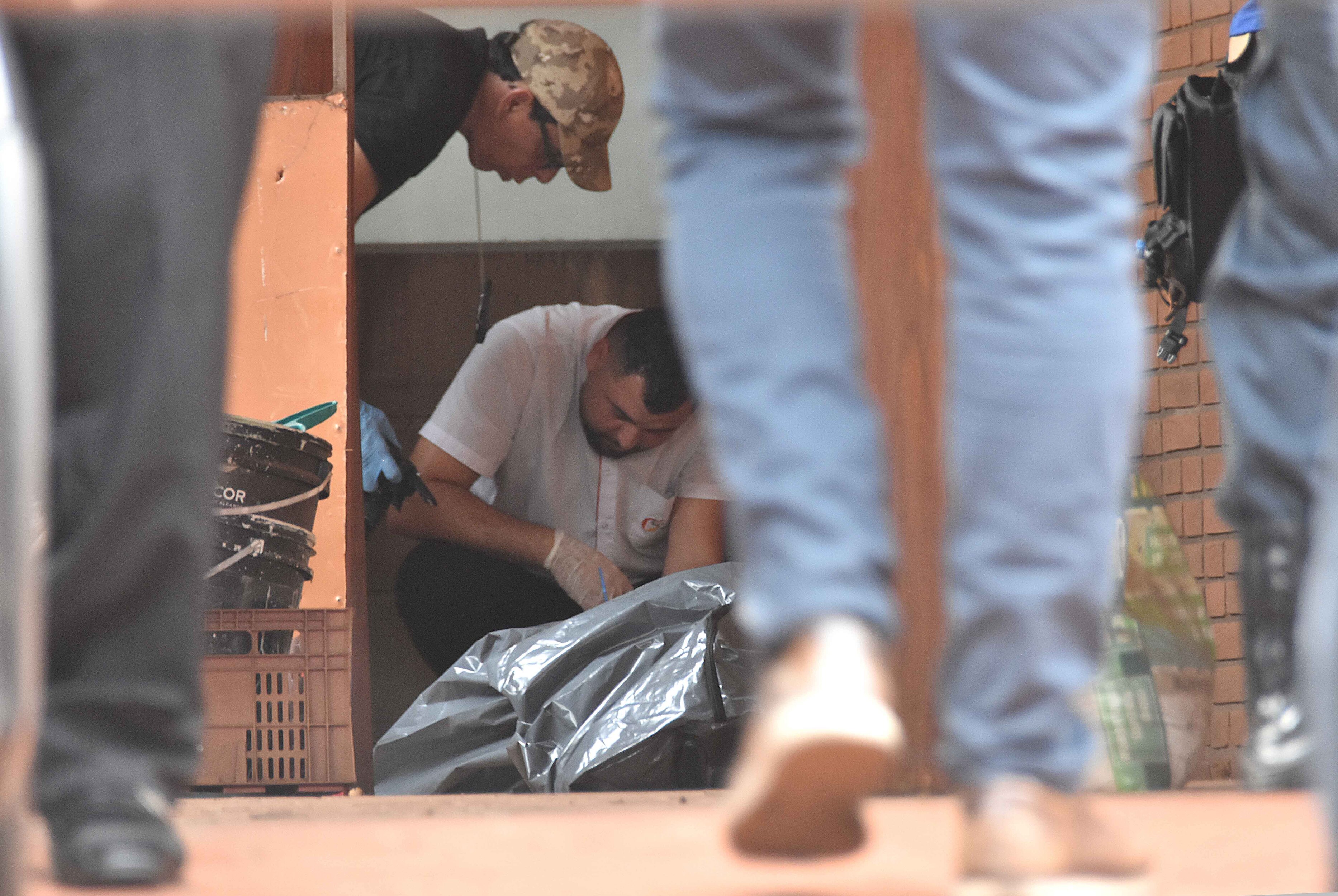 Momento em que Bernal efetua o primeiro disparo