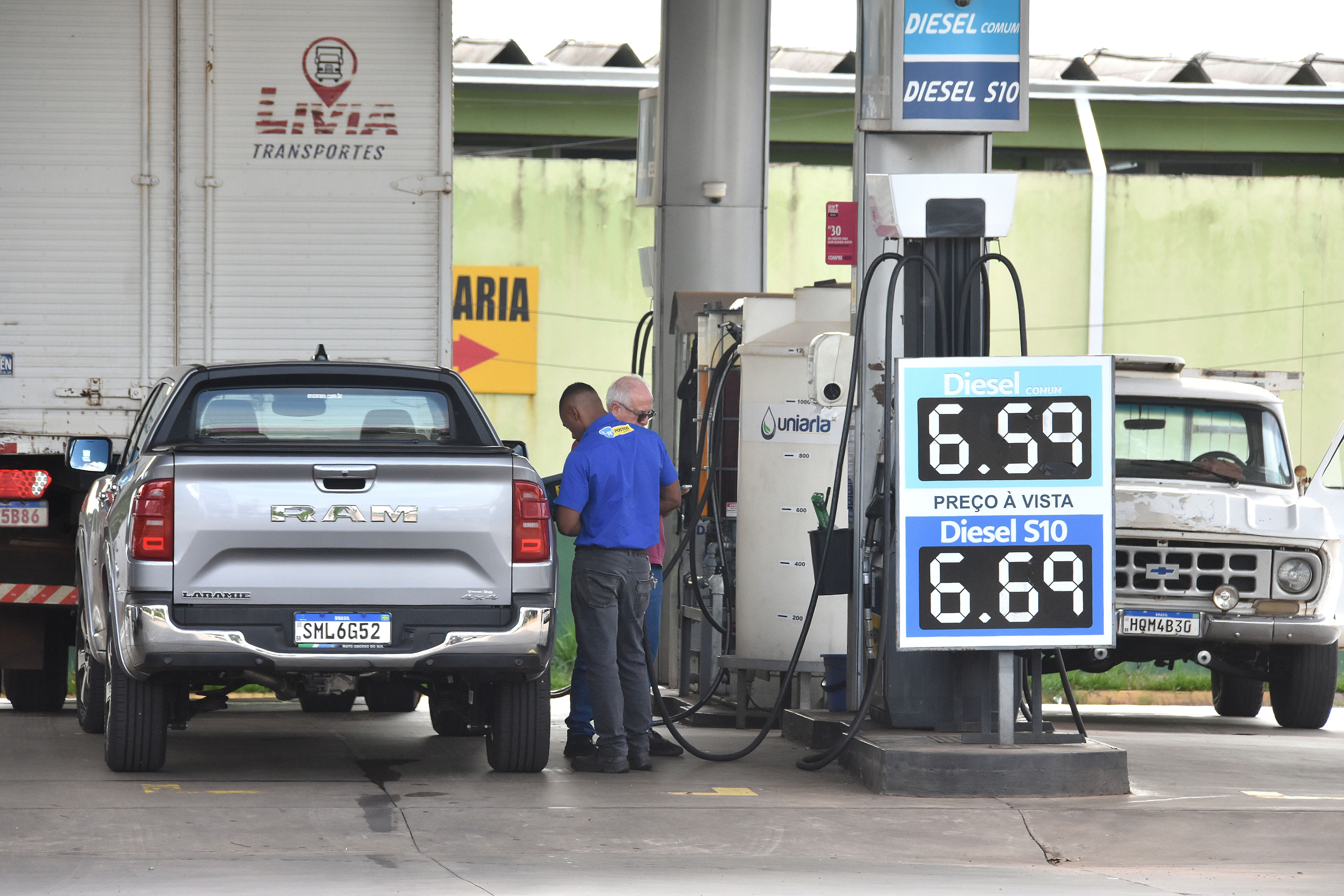 Pre&ccedil;o do litro do &oacute;leo diesel j&aacute; teve leve alta nos postos da Capital; pre&ccedil;o &eacute; o mesmo na refinaria