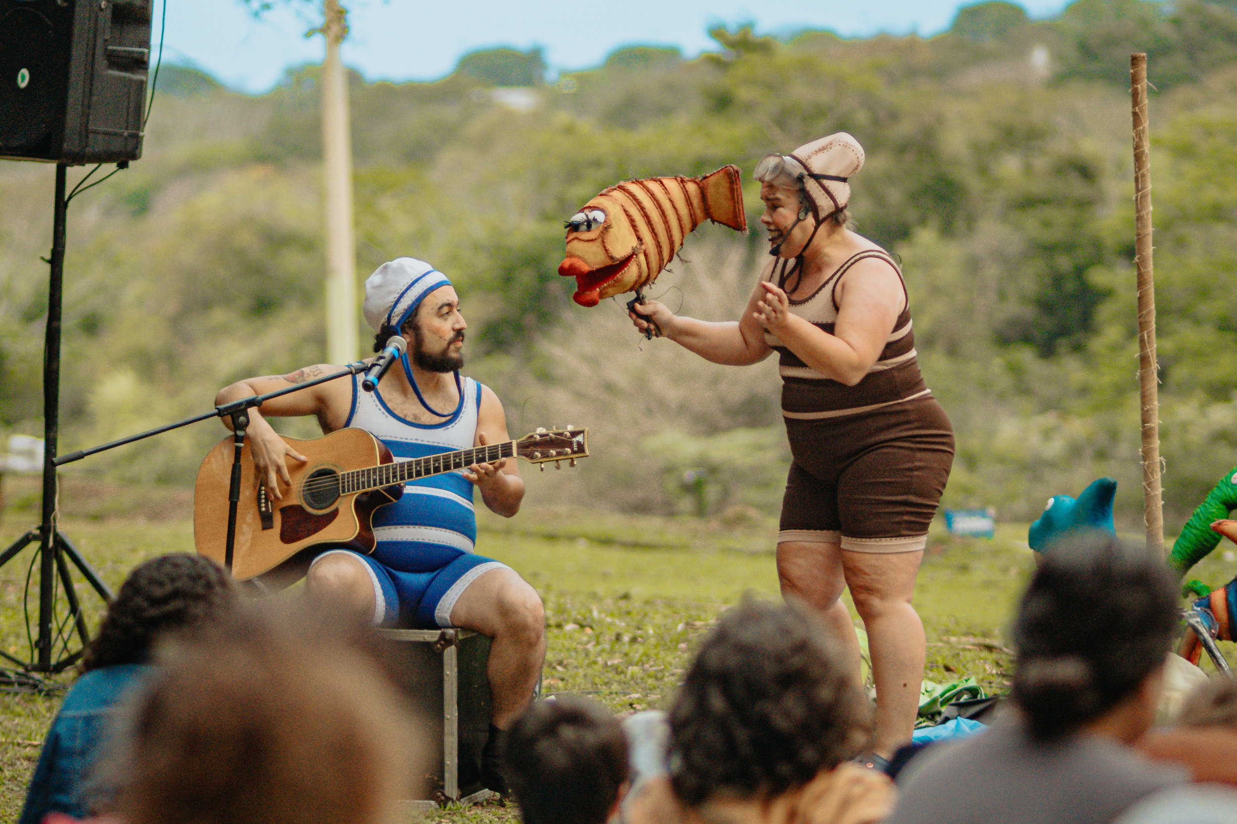 No Sesc Teatro Prosa, pe&ccedil;a utiliza atores e bonecos para contar uma hist&oacute;ria sobre os seres das &aacute;guas e ambientada nos rios