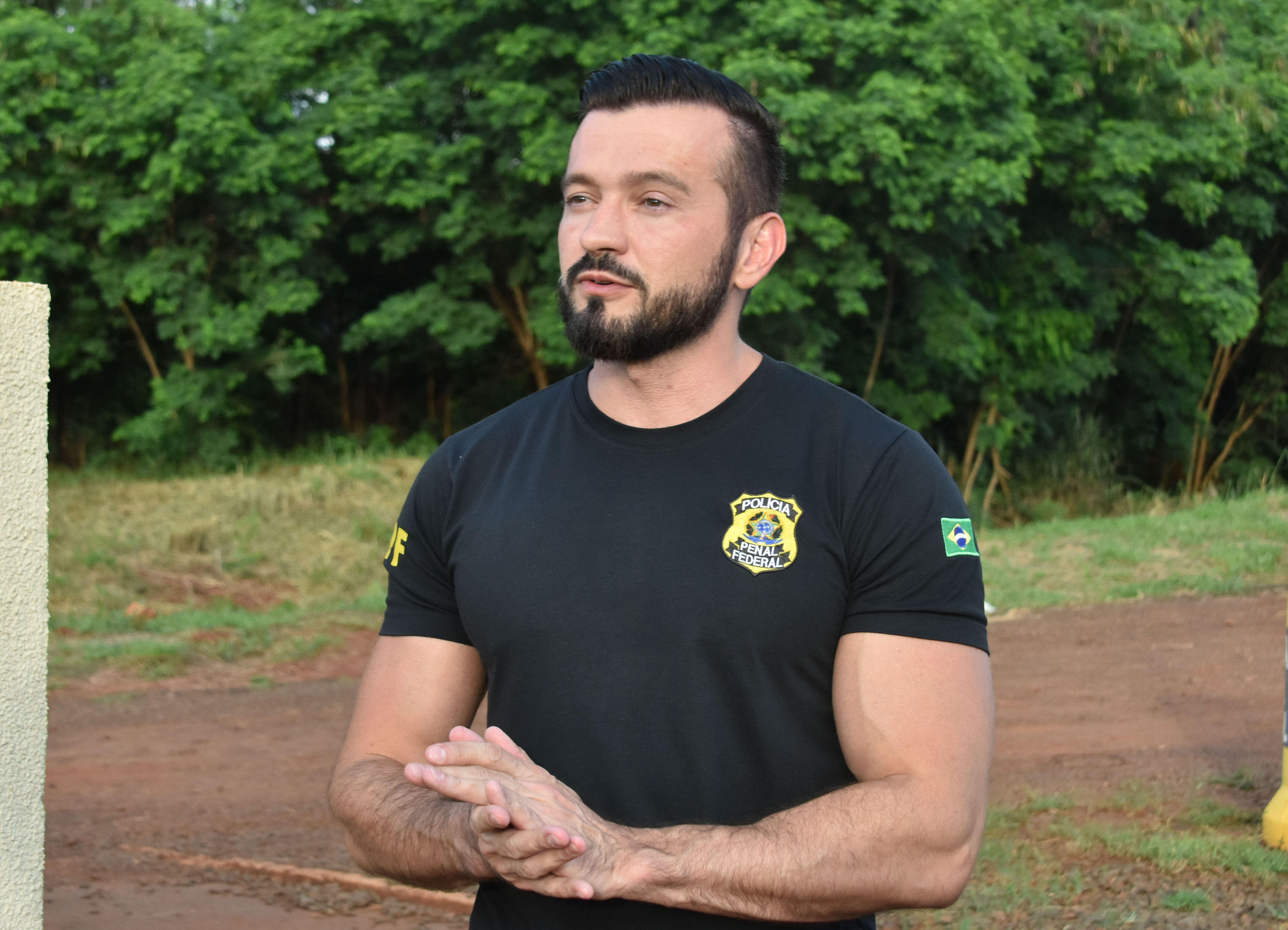 Faixas reivindicando melhorias para a categoria dos PPFs