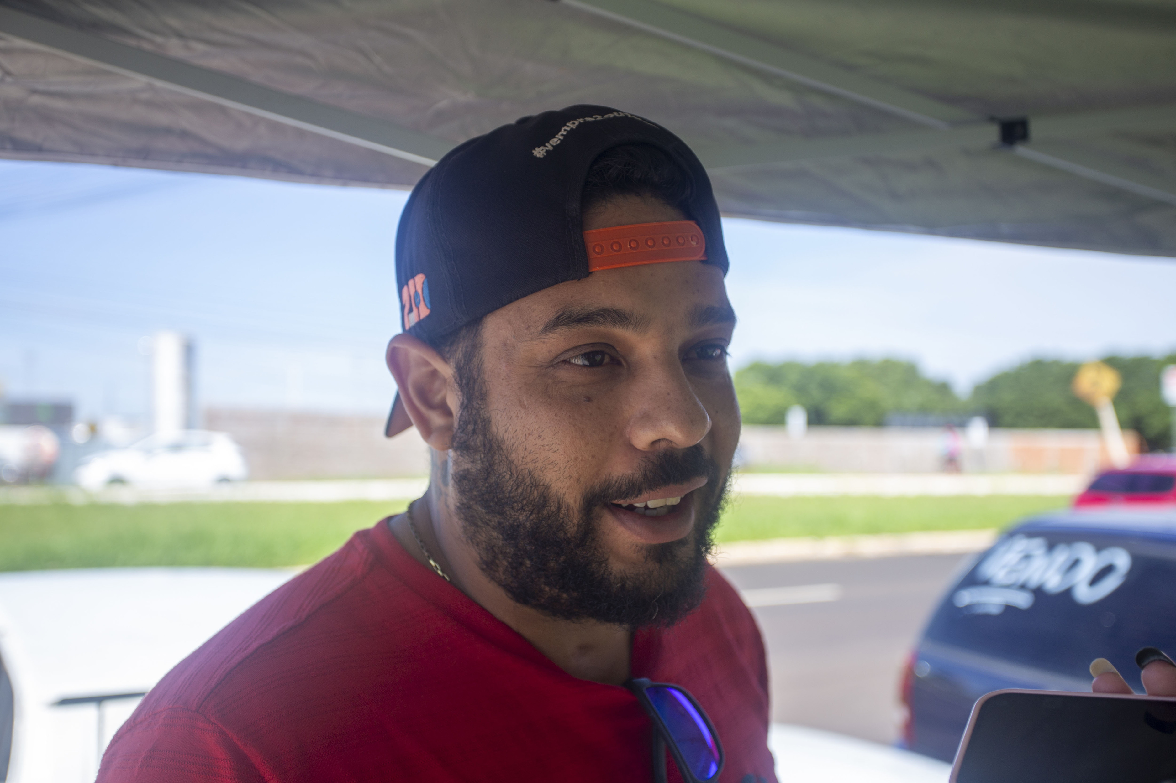 Vendedores ambulantes n&atilde;o perderam tempo e j&aacute; garantiram um lugar para vender bebidas e alimentos durante o show