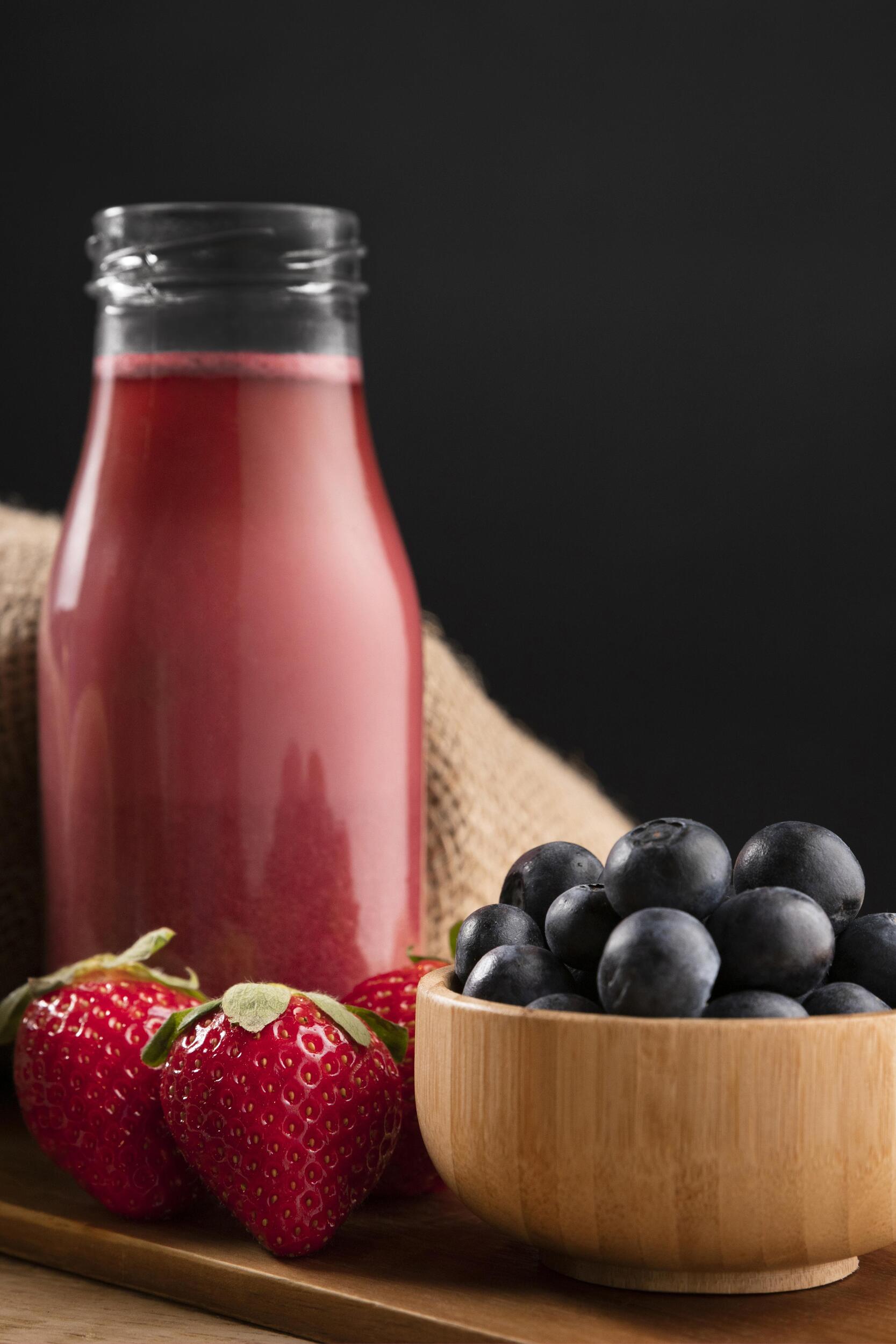 A vitamina C, presente na laranja, possui a&ccedil;&atilde;o antioxidante; j&aacute; o gengibre tem propriedades anti-inflamat&oacute;rias e antimicrobianas