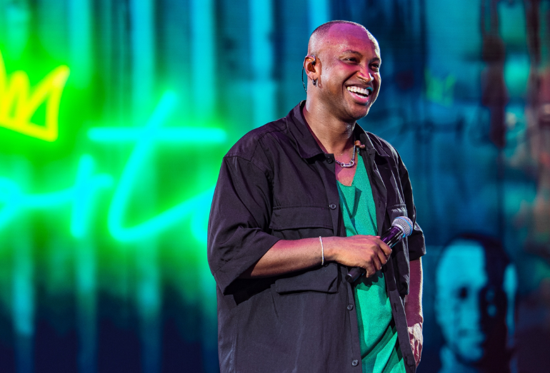 Show gratuito de Zez&eacute; Di Camargo abre programa&ccedil;&atilde;o musical do evento