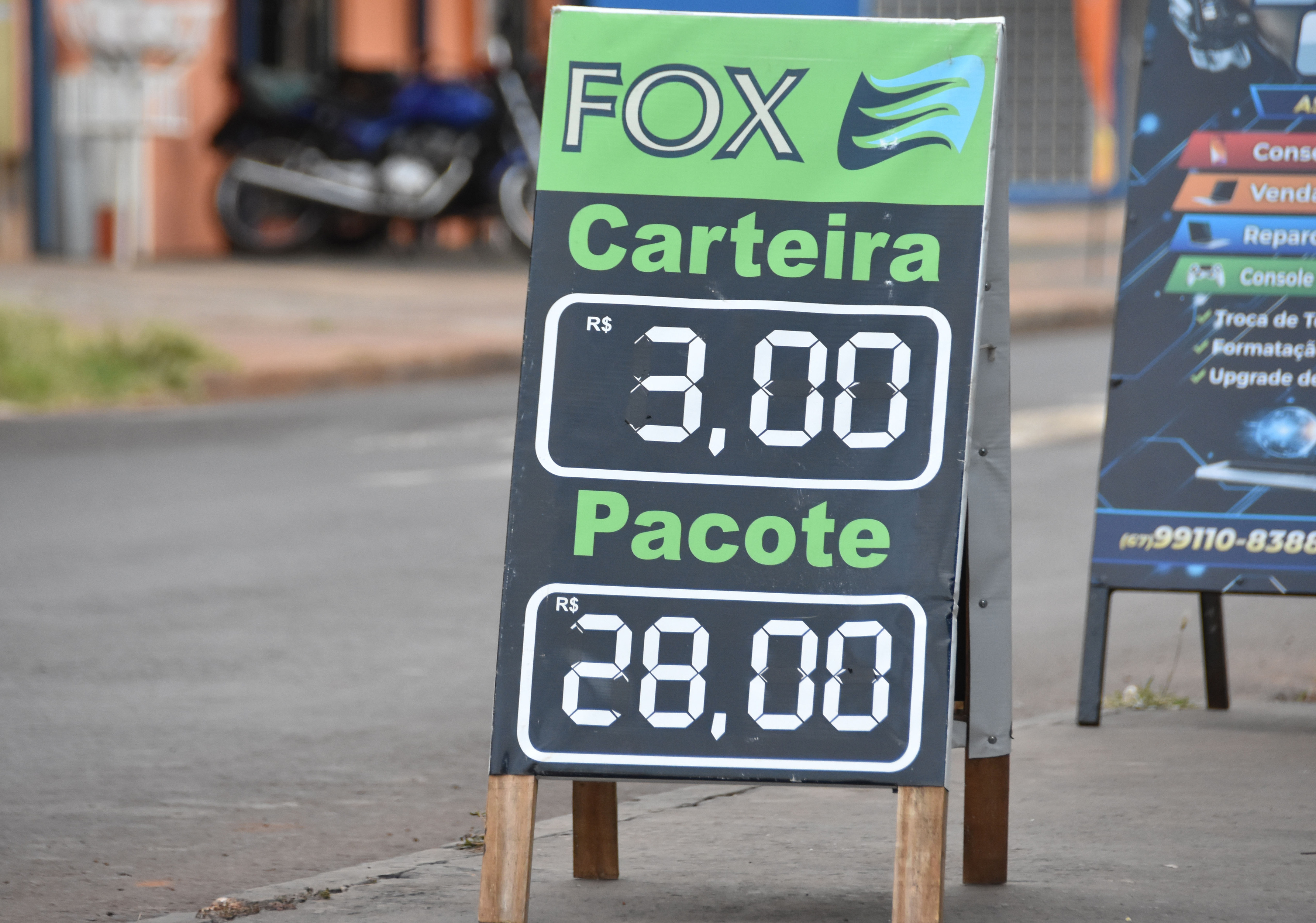 Na Capital, cigarro contrabandeado do Paraguai &eacute; vendido livremente nas ruas, sem fiscaliza&ccedil;&atilde;o