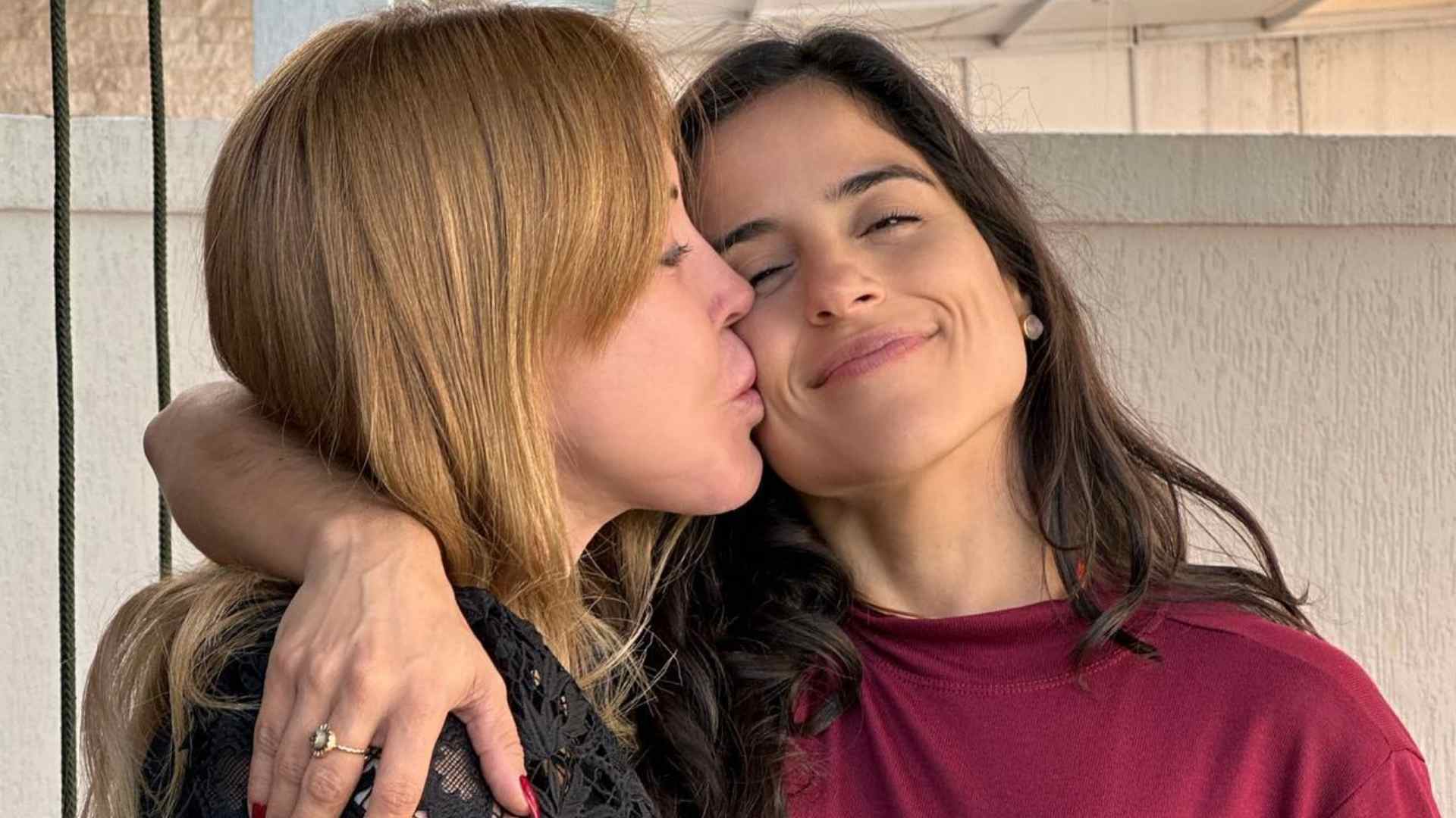 Entrevista exclusiva com a atriz Camilla Camargo - Especial Dia das M&atilde;es