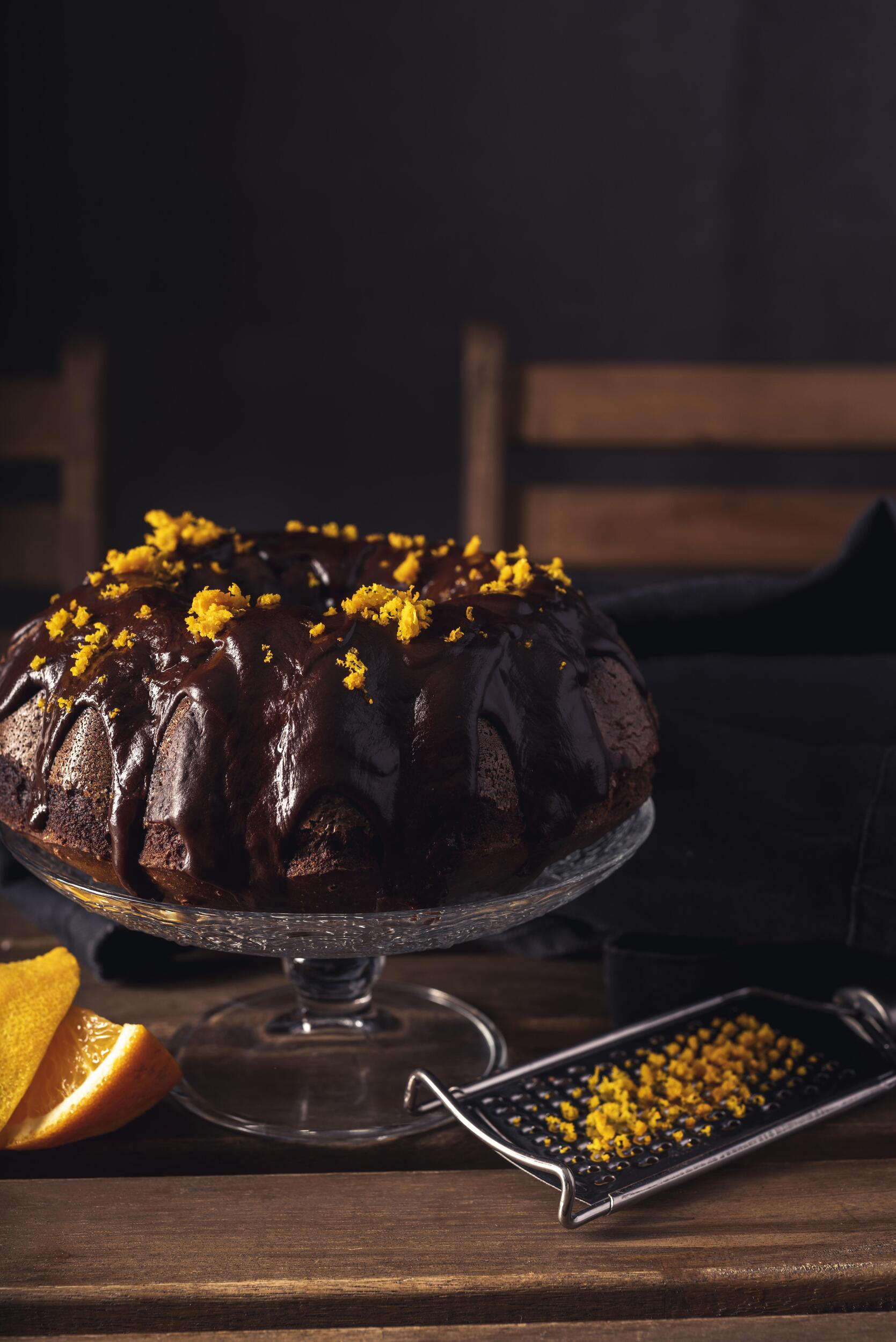 Bolo de cenoura com calda de chocolate
