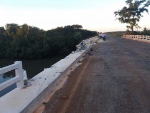Acidente ocorreu na noite desta segunda-feira (11), na ponte sobre o Rio Vacaria