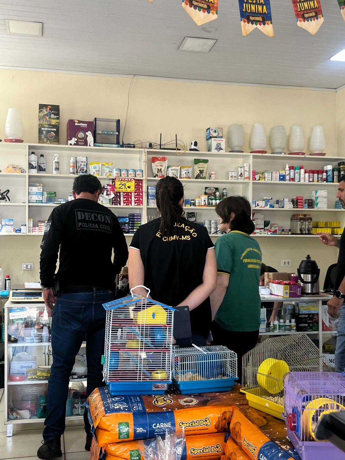 Veterin&aacute;ria influenciadora &eacute; presa por vender shampoo de cavalo como produto humano