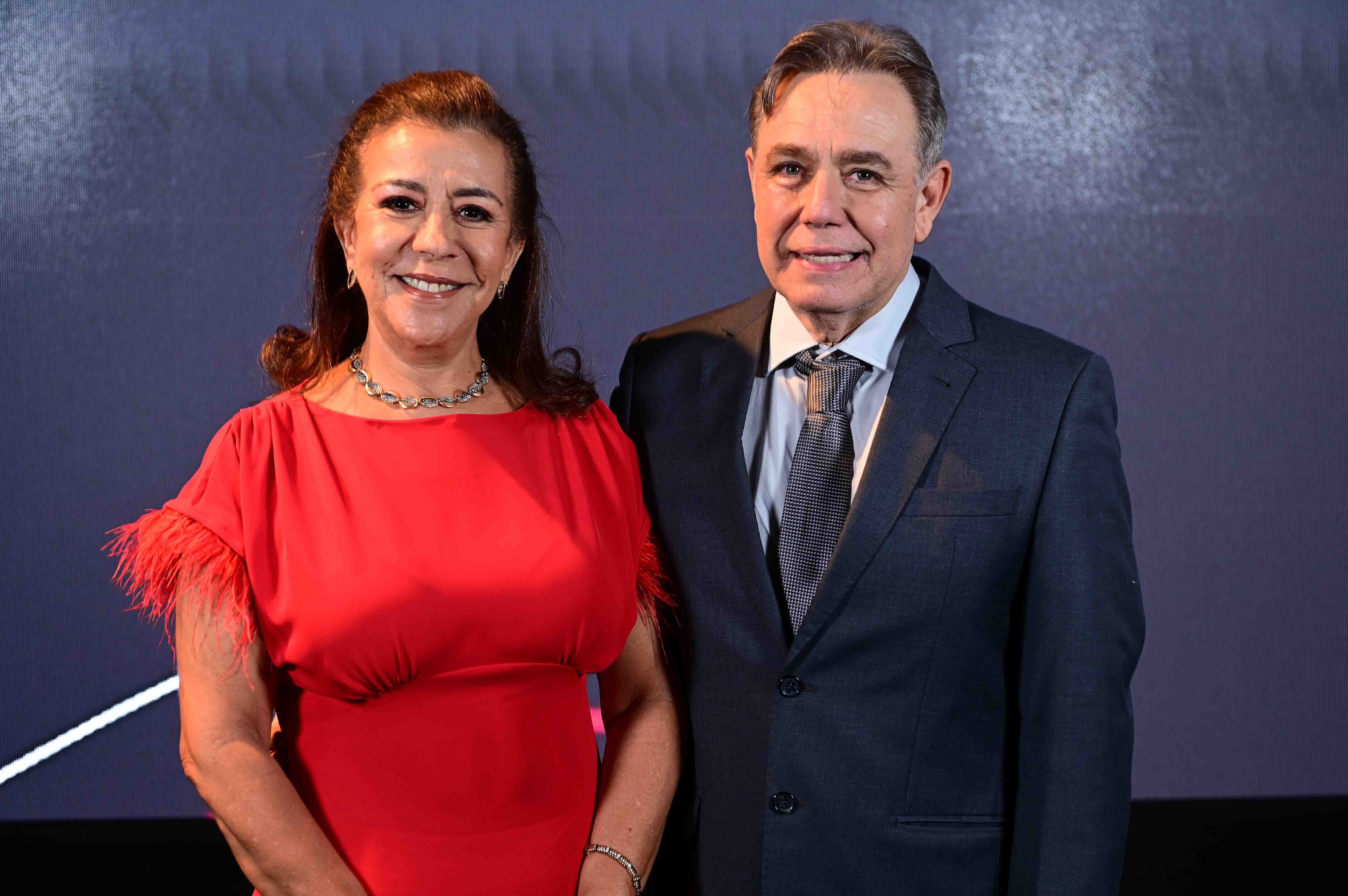  Ana L&uacute;cia de Arruda Pereira e Emerson Belaus Pereira 