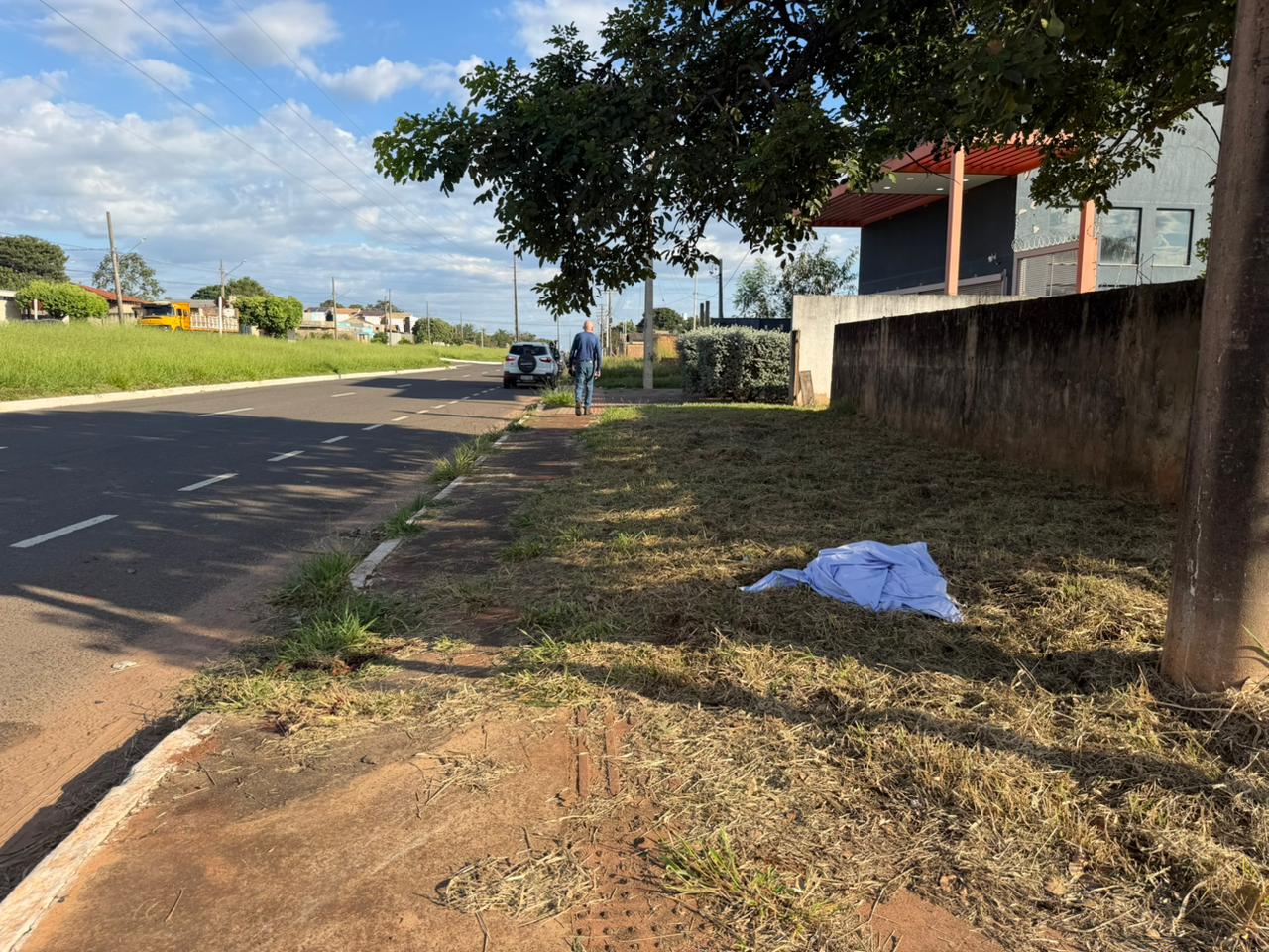 Na quinta-feira, um motociclista morreu no cruzamento da Avenida Ana Rosa Castilho Ocampo com a Rua Ita&iacute;ba, no Parque dos Novos Estados