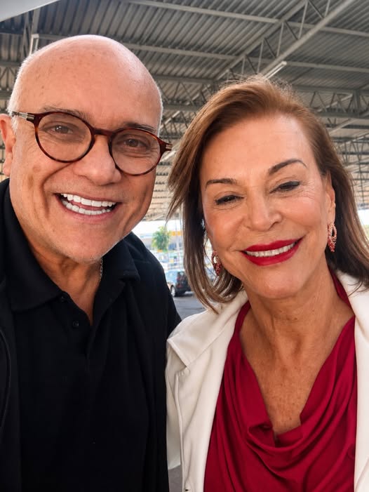  Durante encontro casual, Jos&eacute; Marques e Elizabeth Puccinelli