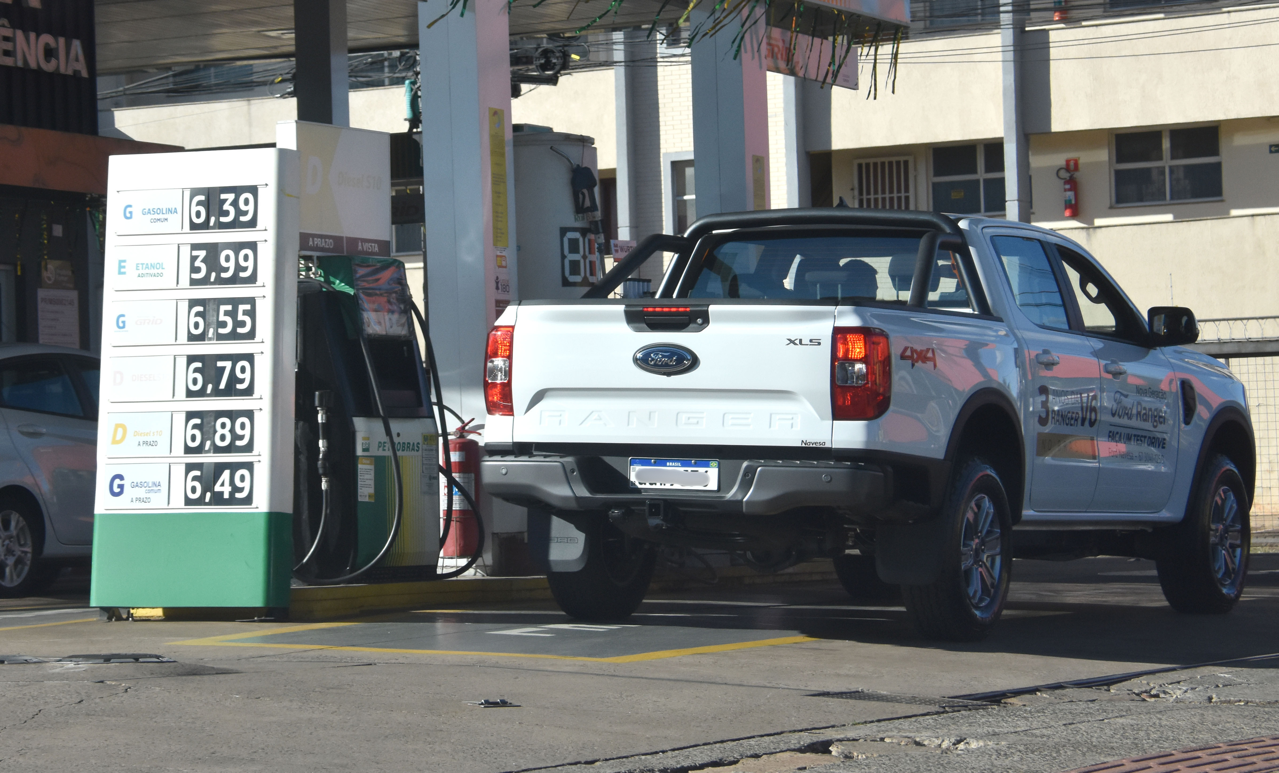 Queda do pre&ccedil;o do barril de petr&oacute;leo no mercado internacional se reflete nos pre&ccedil;os nos postos de combust&iacute;veis da Capital
