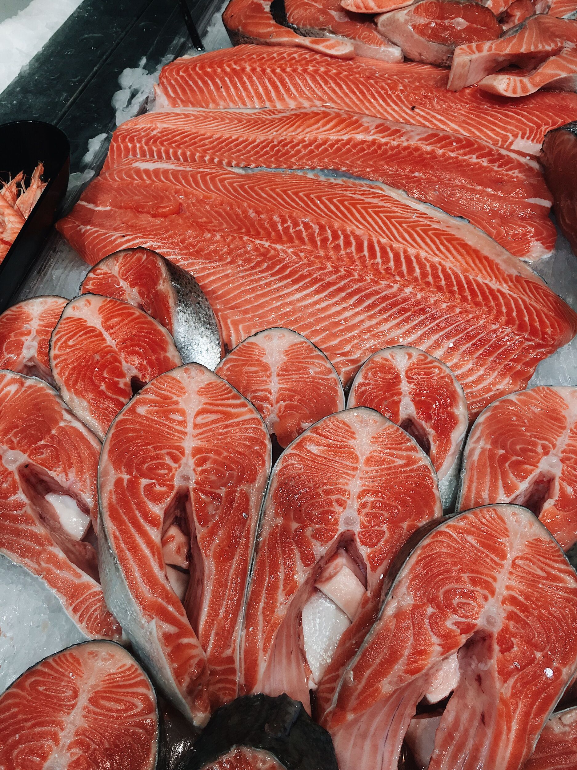 Naturalmente, o &ocirc;mega 3 &eacute; presente em peixes de &aacute;guas frias, sementes e alguns vegetais