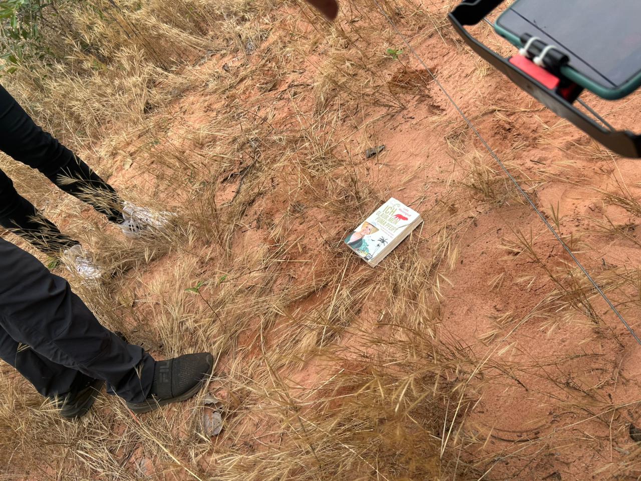Aeronave ficou completamente destru&iacute;da em decorr&ecirc;ncia do impacto com a vegeta&ccedil;&atilde;o e o solo pr&oacute;ximo &agrave; cabeceira da pista