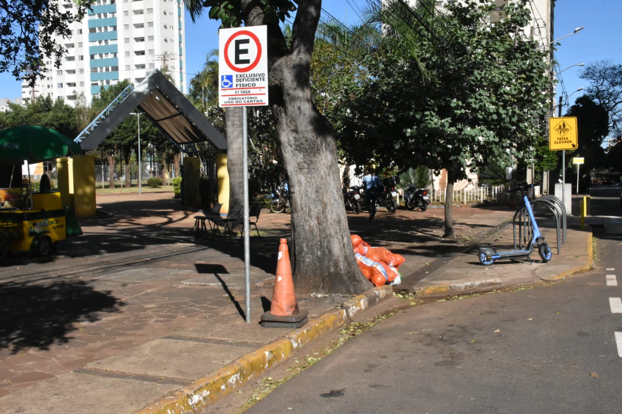 Agetran afirma que est&aacute; monitorando os pontos de estacionamento dos patinetes no per&iacute;odo de teste