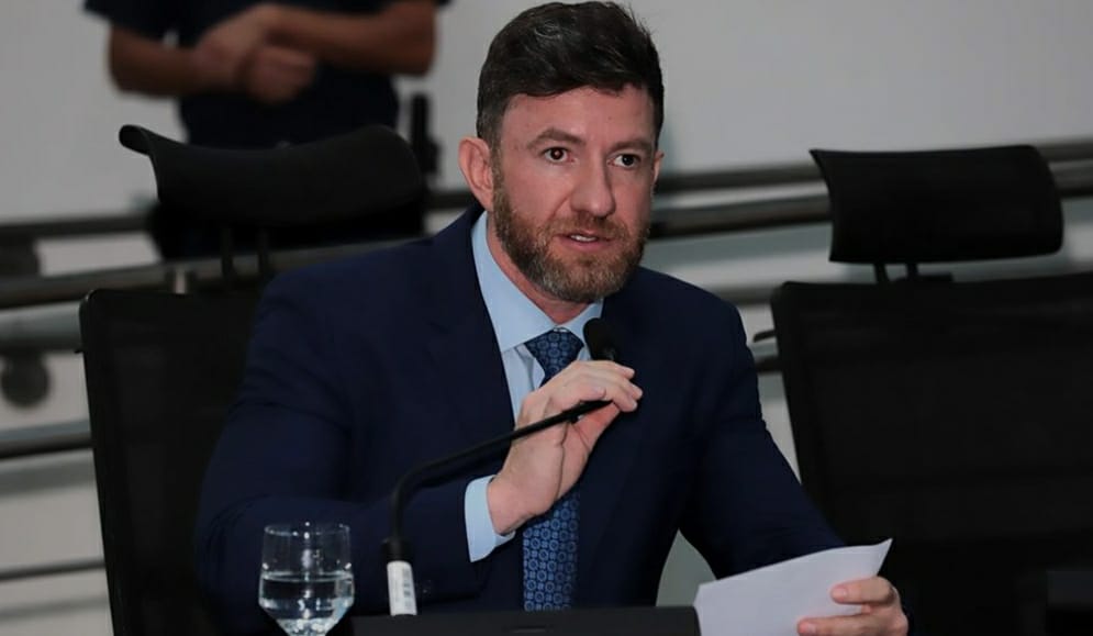 Beto Avelar protocolou representa&ccedil;&atilde;o na C&acirc;mara pedindo a cassa&ccedil;&atilde;o do mandato de Maicon Nogueira por suposta quebra de decoro parlamentar.