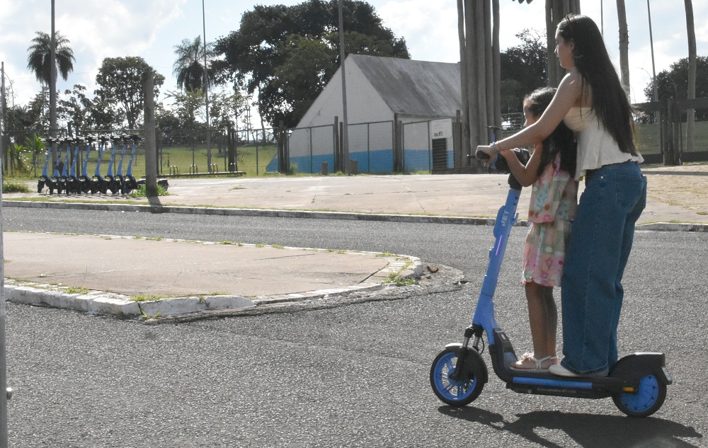 Patinetes chegaram recentemente, mas est&atilde;o por todos os lados 