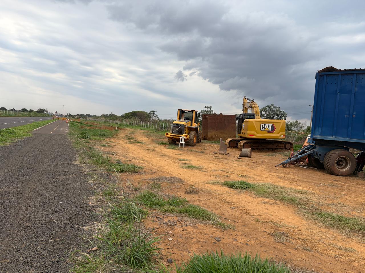 M&aacute;quinas da empresa Equipe Engenharia est&atilde;o no local para come&ccedil;ar os reparos - Foto: Arquivo/Correio do Estado